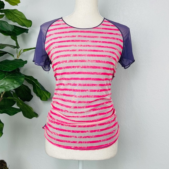 NWOT BROOKS STRIPE PURPLE PINK MESH SHORT SLEEVE ATHLETIC TOO - Picture 1 of 7